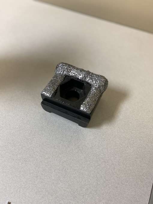 A single grinder tip