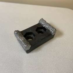 A single grinder tip